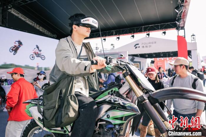 F1传奇莱科宁跨界MXGP 2025中国站引期待