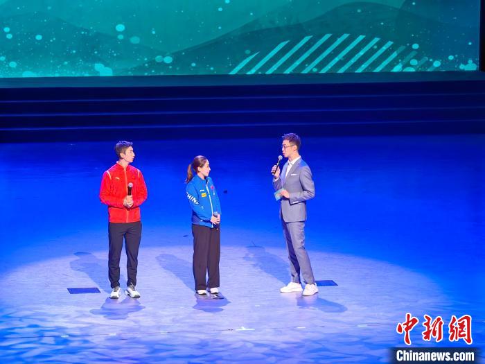 中华武术晚会点亮大运村 大咖助阵共话文化传承