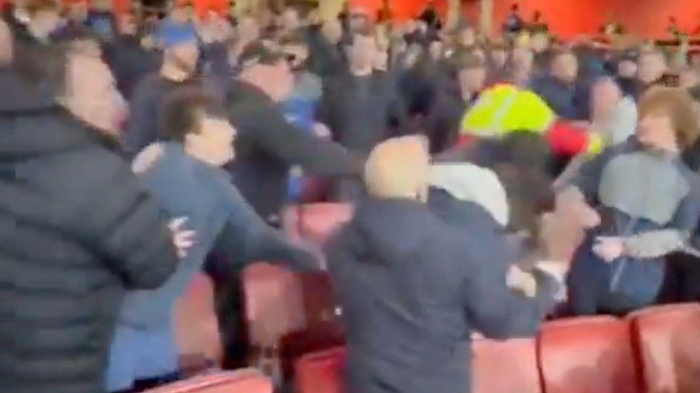 埃弗顿球迷冲突引争议 巴里公开指责自家球迷