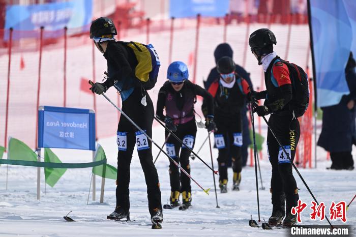 牧民少年登顶亚冬会 三金闪耀亚洲冰雪之巅