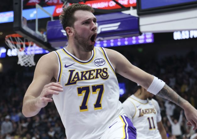 詹姆斯里程碑对决骑士 东契奇回归湖人迎关键战