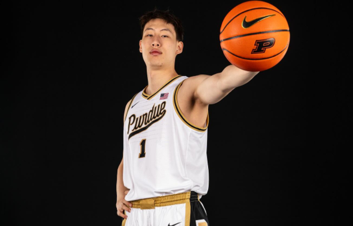 中国新星郇斯楠巅峰赛迎战美国队 静态数据领先