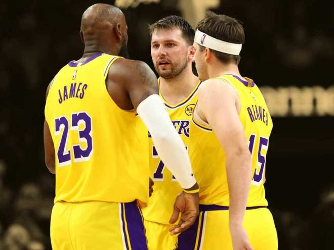 勒布朗·詹姆斯未来悬而未决 留湖人或加盟强队